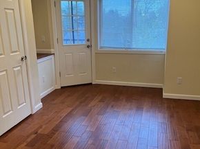 5728 Roosevelt Way NE, Seattle WA 98105