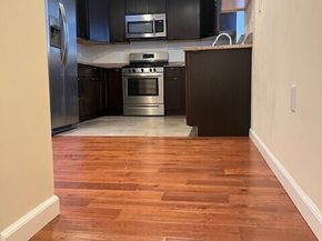 5728 Roosevelt Way NE, Seattle WA 98105