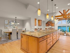 18021 SE 40th Place, Bellevue WA 98008