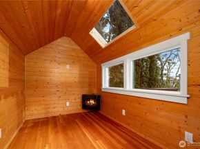 18021 SE 40th Place, Bellevue WA 98008