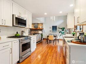 17519 NE 38th Court 9B, Redmond WA 98052