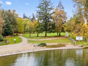 17519 NE 38th Court 9B, Redmond WA 98052