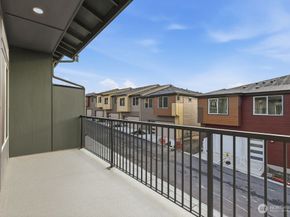 13210 NE 127th Way B, Kirkland WA 98034