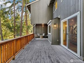 411 W Lake Sammamish Parkway NE, Bellevue WA 98008