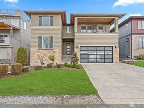 2414 Garden Court N, Renton WA 98056