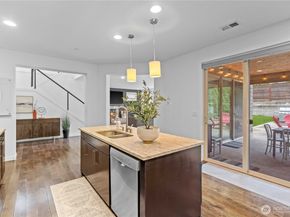 2414 Garden Court N, Renton WA 98056