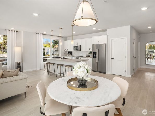 6949 NE 184th Lane 412, Kenmore WA 98028