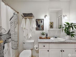 410 Malden Avenue E B, Seattle WA 98112