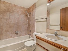 505 W Roy Street 304, Seattle WA 98119