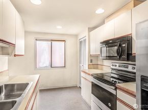 505 W Roy Street 304, Seattle WA 98119