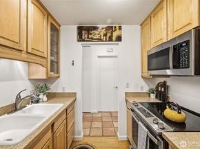 515 S Lake Street 204, Kirkland WA 98033