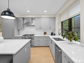 11223 NE 13th Lane, Bellevue WA 98004