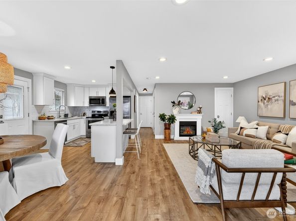 3235 38th Avenue SW, Seattle WA 98126