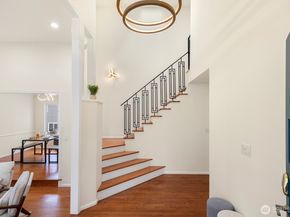 14916 NE 76th Court, Redmond WA 98052