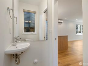 115 N 105th Street B, Seattle WA 98133