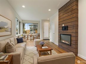 115 N 105th Street B, Seattle WA 98133