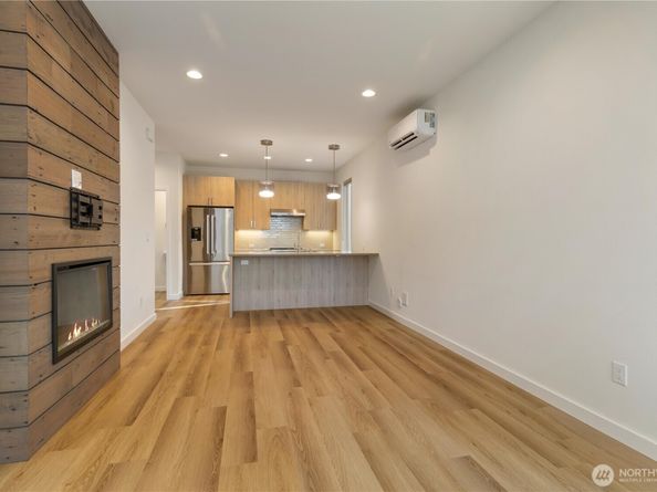 115 N 105th Street B, Seattle WA 98133