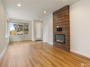 115 N 105th Street B, Seattle WA 98133