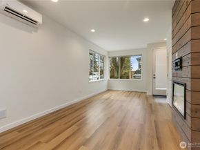 115 N 105th Street B, Seattle WA 98133