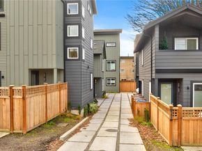 115 N 105th Street B, Seattle WA 98133
