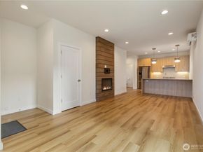 115 N 105th Street B, Seattle WA 98133