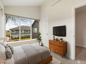 115 N 105th Street B, Seattle WA 98133