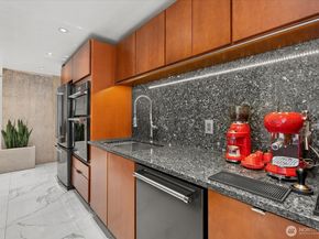 9904 NE 124th Street 1006, Kirkland WA 98034