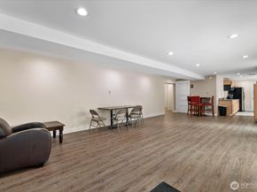 9904 NE 124th Street 1006, Kirkland WA 98034