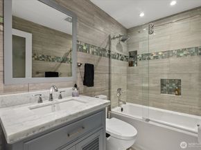 9904 NE 124th Street 1006, Kirkland WA 98034