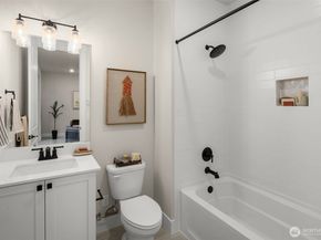 14335 149th Place NE 44, Woodinville WA 98072