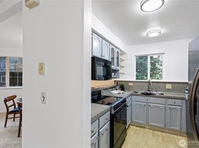 12003 100th Avenue NE 101, Kirkland WA 98034