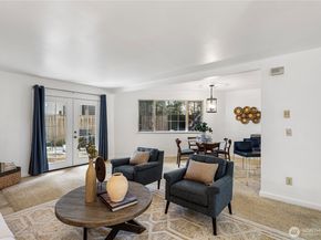 12003 100th Avenue NE 101, Kirkland WA 98034