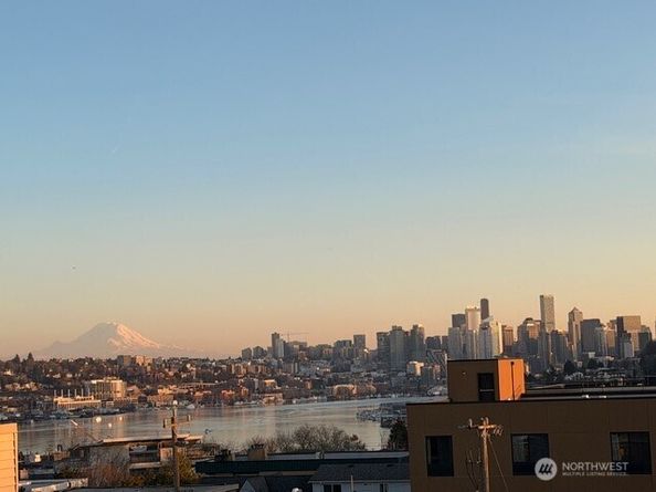 4020 Aurora Avenue N 403, Seattle WA 98104