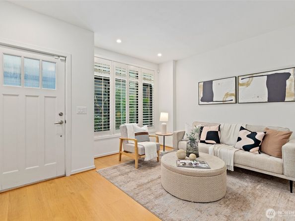 10595 NE 12th Place 102, Bellevue WA 98004