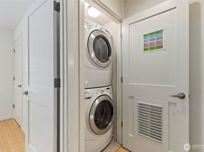 10595 NE 12th Place 102, Bellevue WA 98004