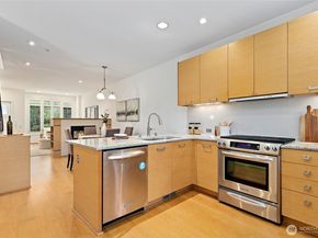 10595 NE 12th Place 102, Bellevue WA 98004