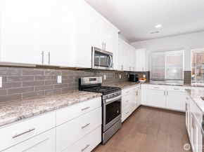 27432 14th Place S, Des Moines WA 98198