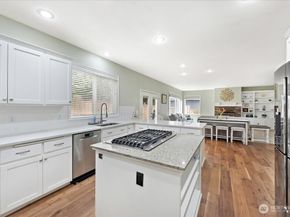 7041 Eagle Lake Drive SE, Snoqualmie WA 98065