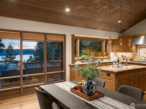 8440 W Mercer Way, Mercer Island WA 98040