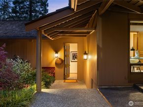 8440 W Mercer Way, Mercer Island WA 98040