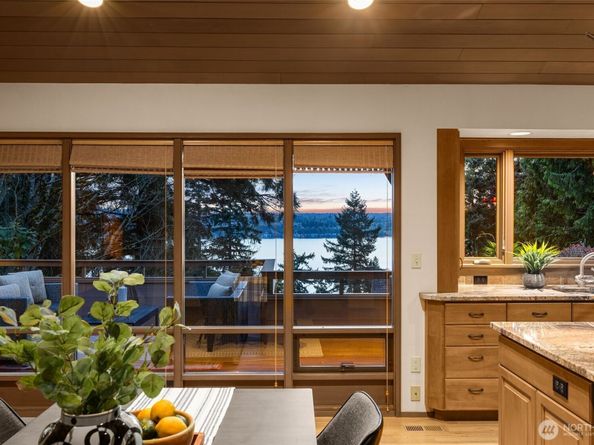 8440 W Mercer Way, Mercer Island WA 98040