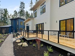 13982 Manzanita Road NE, Bainbridge Island WA 98110