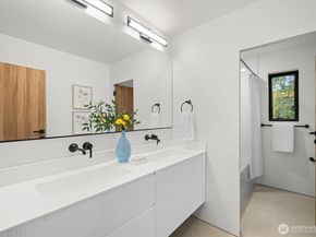 10733 17th Avenue NE, Seattle WA 98125