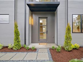 10733 17th Avenue NE, Seattle WA 98125