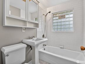 6522 38th Avenue NE, Seattle WA 98115