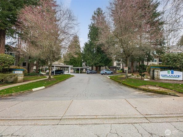 10016 NE 120th Lane F201, Kirkland WA 98034