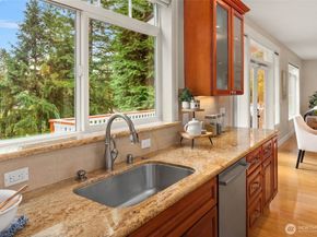 17122 32nd Avenue NE, Lake Forest Park WA 98155