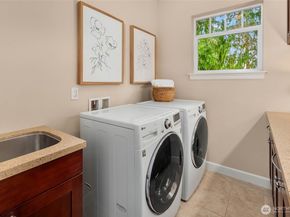 17122 32nd Avenue NE, Lake Forest Park WA 98155