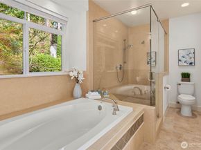 17122 32nd Avenue NE, Lake Forest Park WA 98155