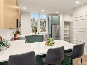 1615 N 50th Street C, Seattle WA 98103